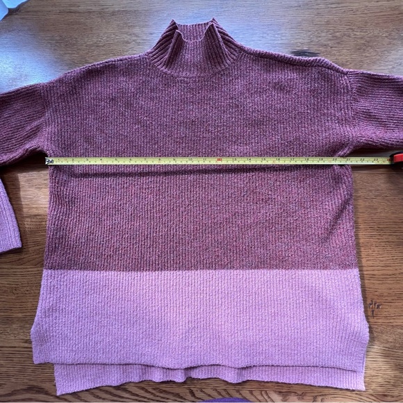 ⭐️ Olive + Oak Mock Neck Colorblock Tunic Sweater Size MEDIUM - Picture 9 of 11